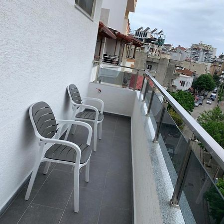 Delfin Apartments Sarandë Eksteriør billede