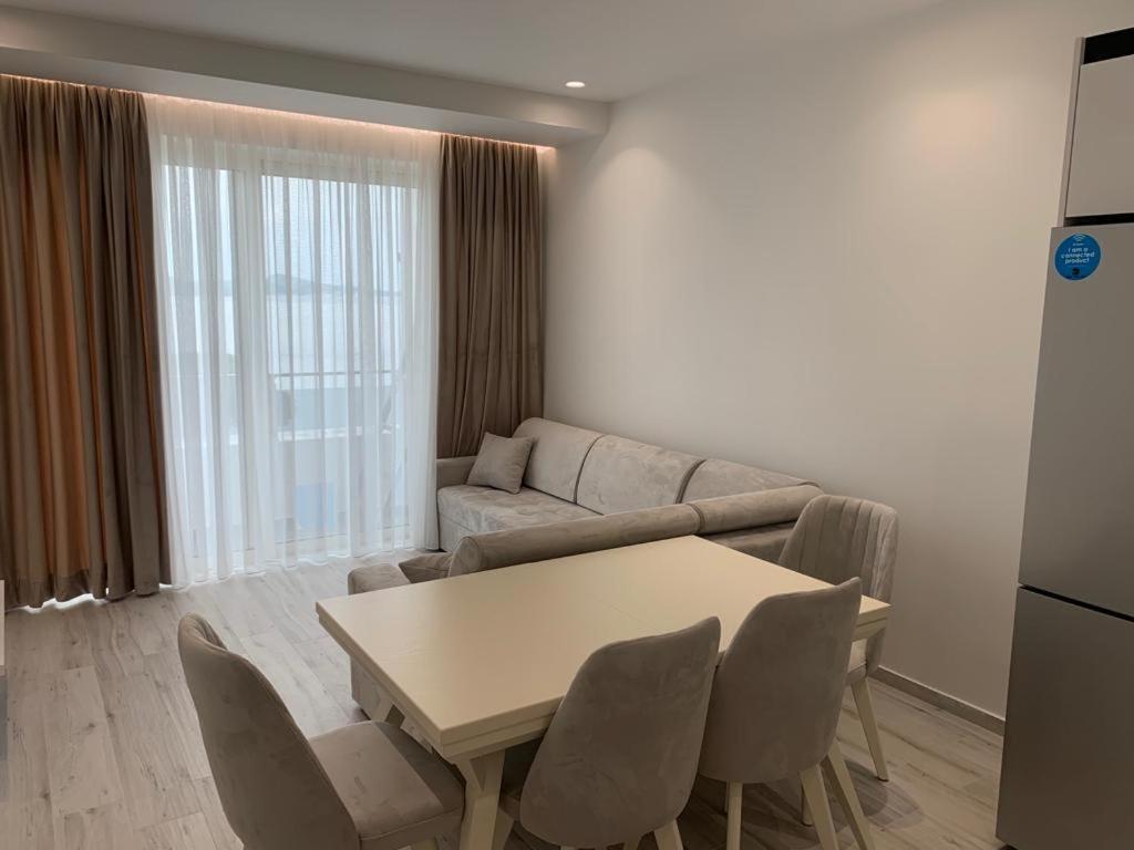 Delfin Apartments Sarandë Eksteriør billede
