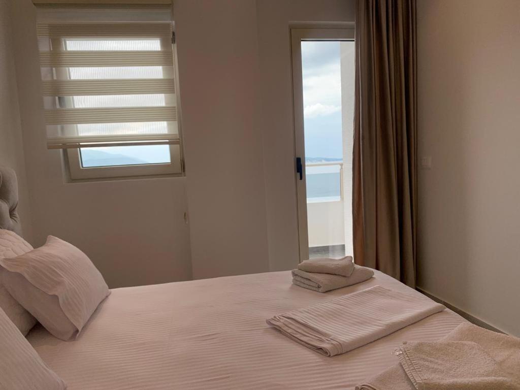 Delfin Apartments Sarandë Eksteriør billede