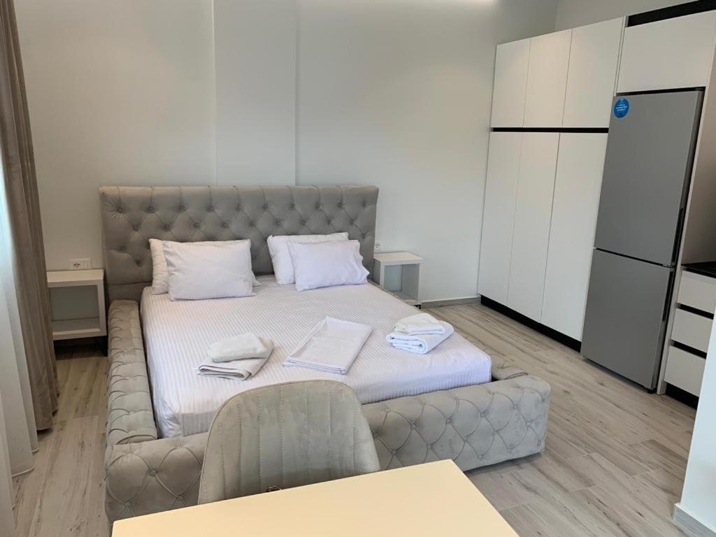 Delfin Apartments Sarandë Eksteriør billede