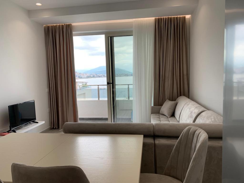 Delfin Apartments Sarandë Eksteriør billede