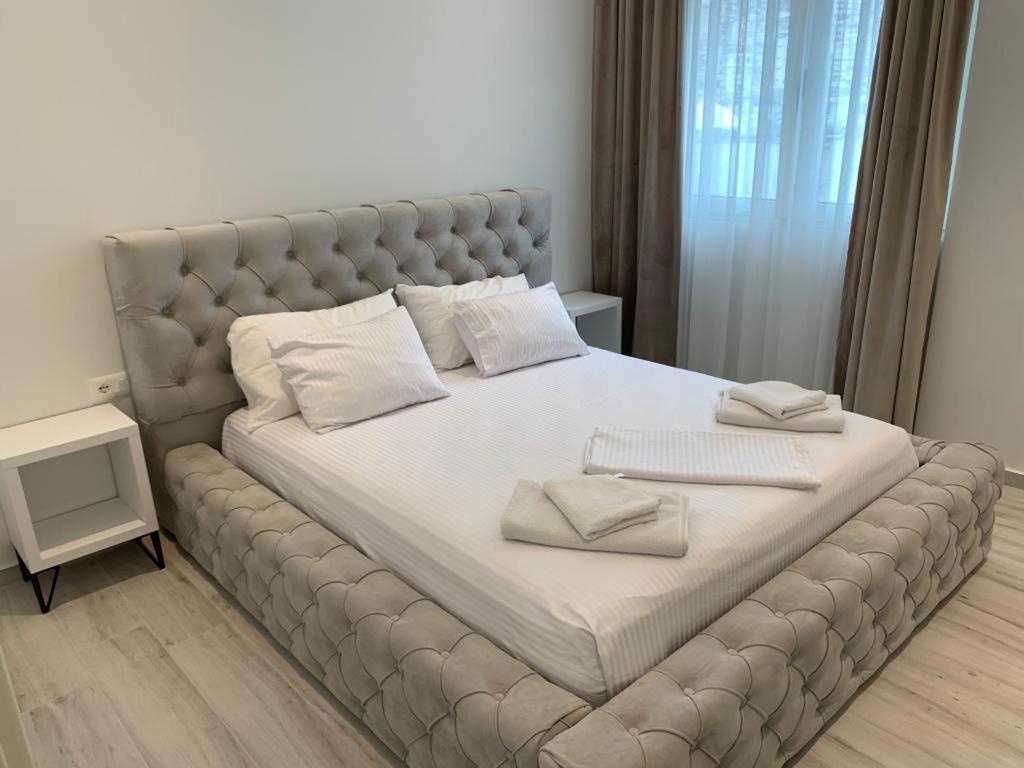 Delfin Apartments Sarandë Eksteriør billede
