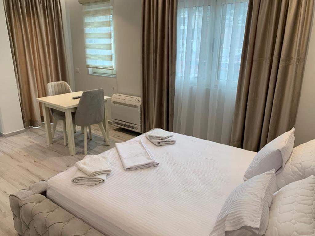 Delfin Apartments Sarandë Eksteriør billede
