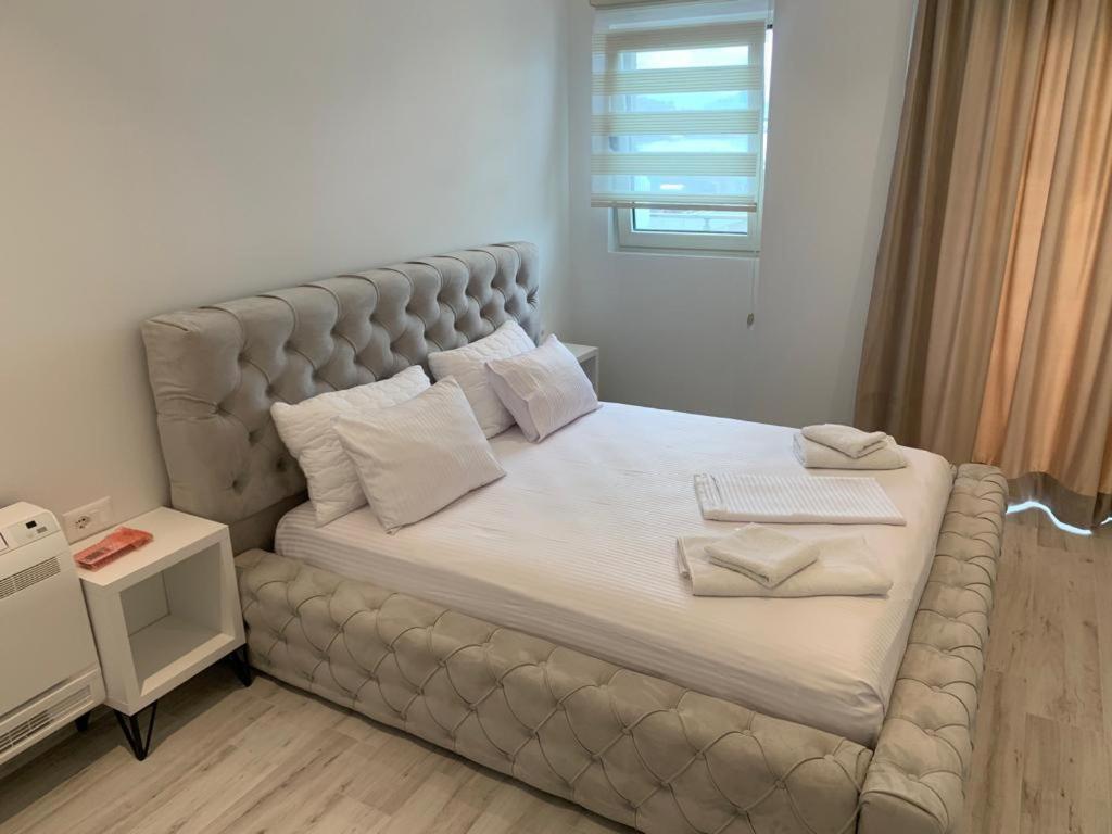 Delfin Apartments Sarandë Eksteriør billede
