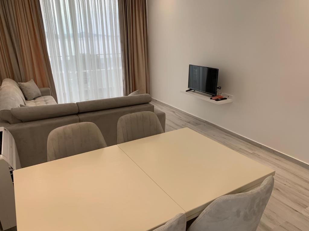 Delfin Apartments Sarandë Eksteriør billede