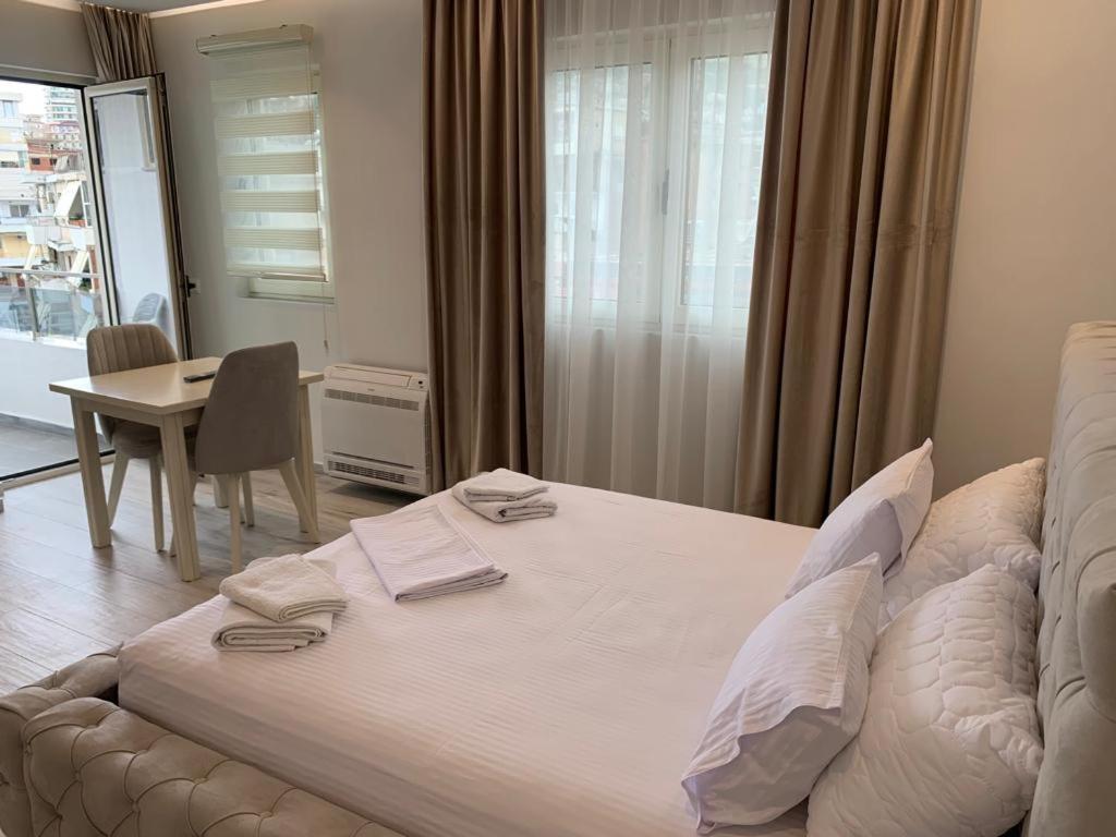 Delfin Apartments Sarandë Eksteriør billede