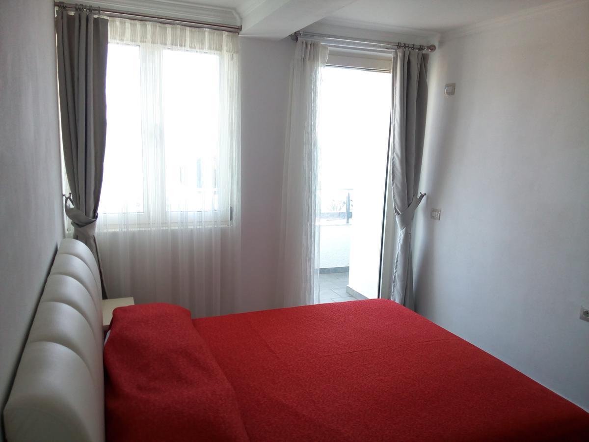 Delfin Apartments Sarandë Eksteriør billede