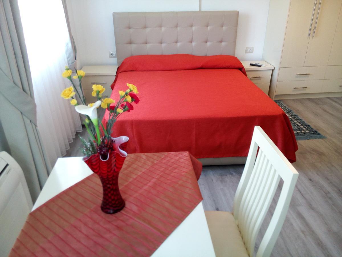 Delfin Apartments Sarandë Eksteriør billede