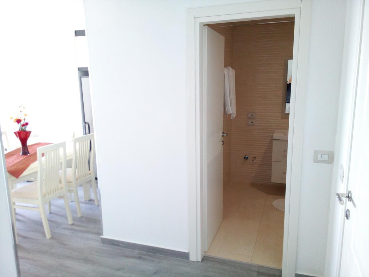 Delfin Apartments Sarandë Eksteriør billede