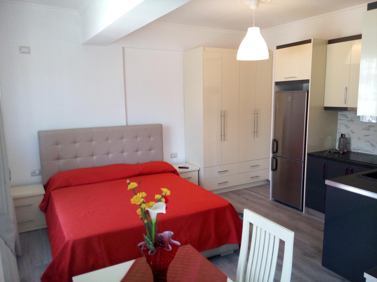 Delfin Apartments Sarandë Eksteriør billede