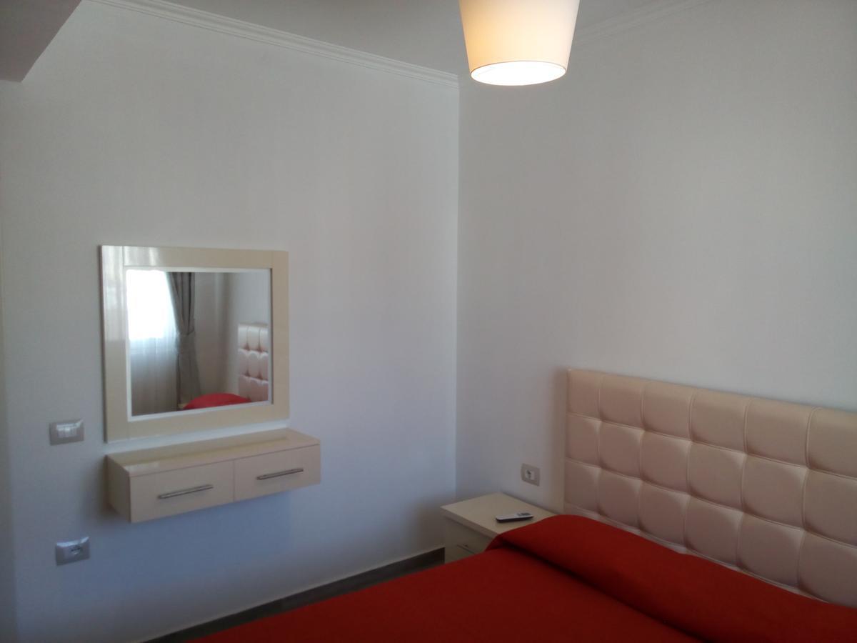 Delfin Apartments Sarandë Eksteriør billede