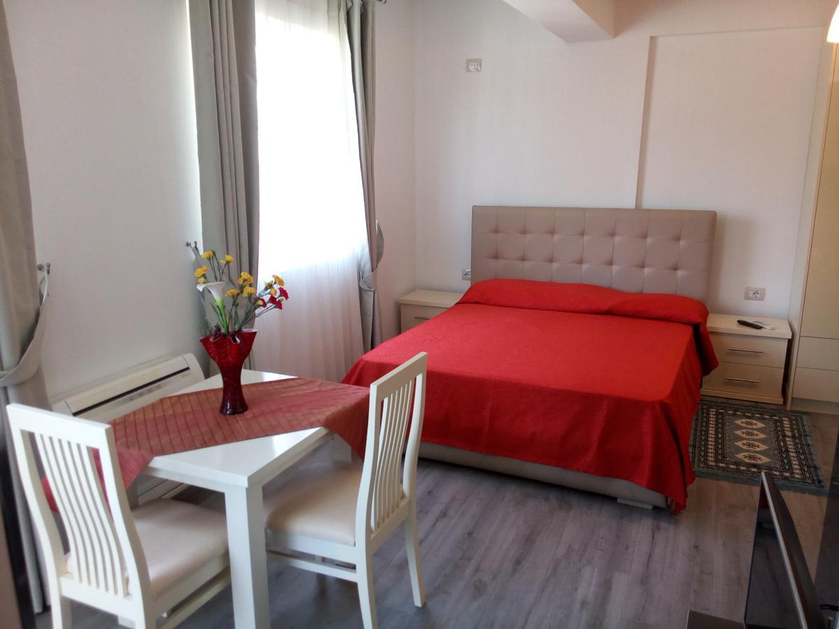 Delfin Apartments Sarandë Eksteriør billede